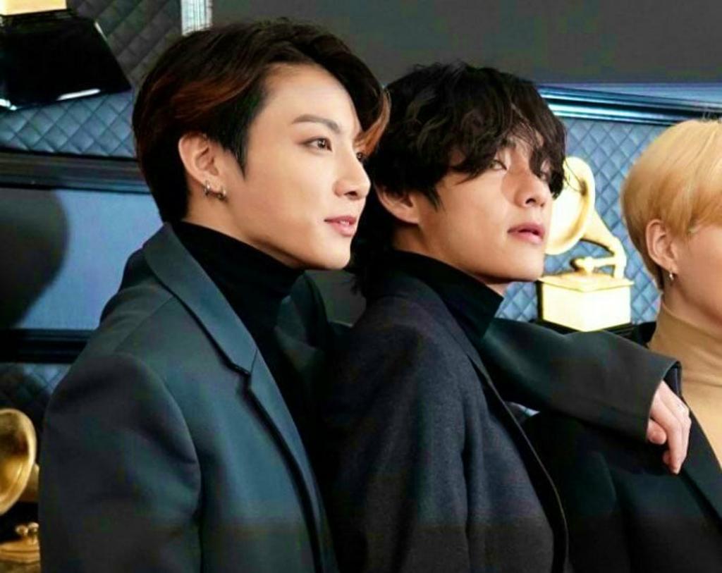 When they matched clothes at the grammys and they were so clingy to eo that locals thought they were dating 