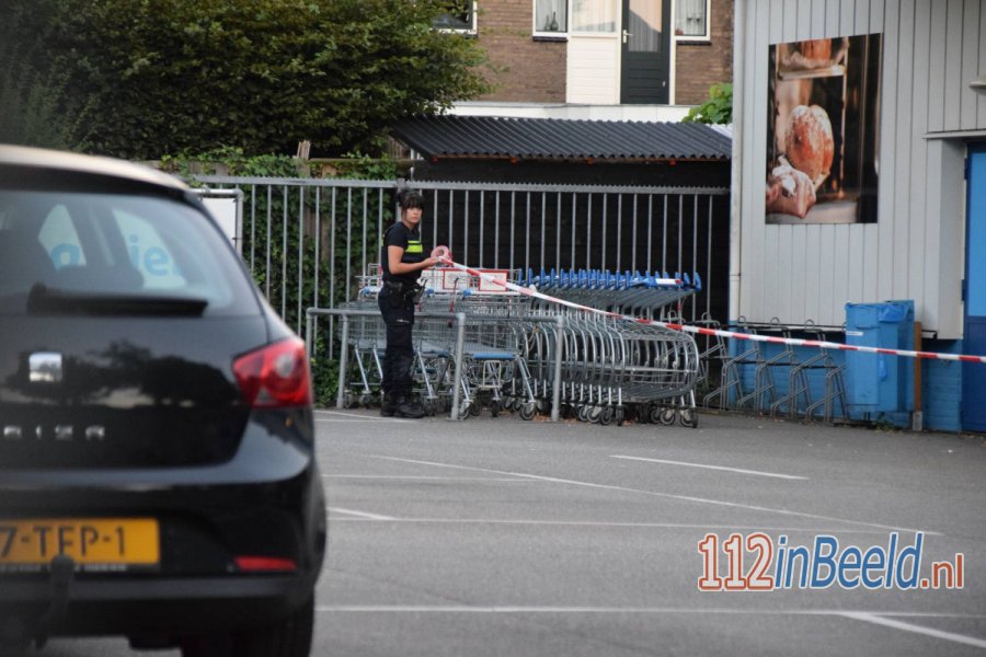 Man op de vlucht na gewapende overval op supermarkt Hoogvliet in #Veenendaal. 112 in Beeld.