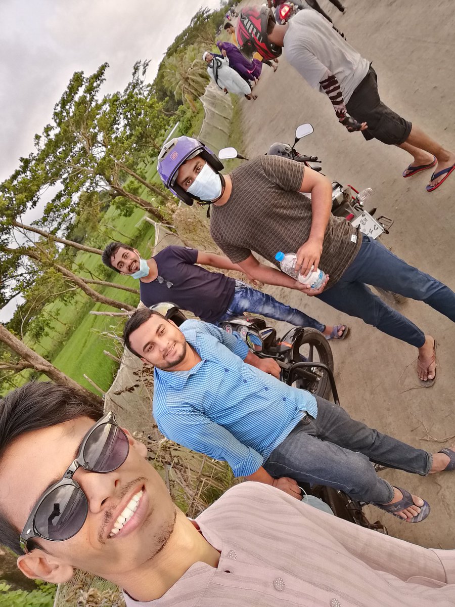 mdsaimon626's tweet photo. বন্ধু মহলের বন্ধুরা হঠাৎ করে প্রোগ্রাম ঘুরতে যাবে 
#আড্ডাবাজি #ঘুরাঘুরি আর #মজা তো করছি😁
বেশি জোস😎 https://t.co/NYBC2rZyU0