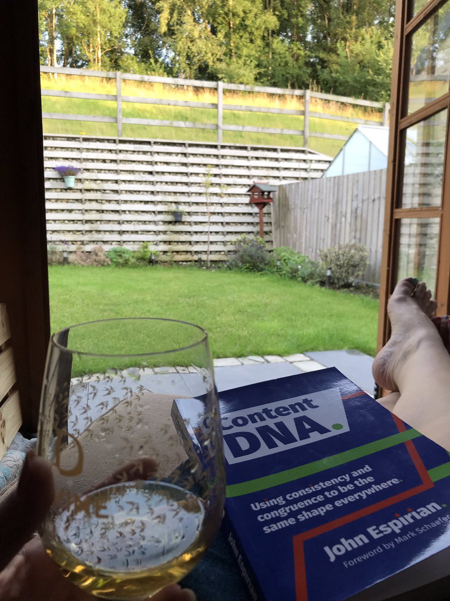 unlikelygenius's tweet photo. Friday night date in the summerhouse (hiding from my v grumpy chap) with my fave #koskue Finnish oak gin, deer running by, a view of bunnies and (finally) a catch up with @espirian
#amreading #contentDNA #countryliving #knackered https://t.co/PkcauT2axL