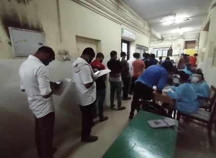 peekeymon's tweet image. people standing in queue at late night to donate blood 😍 can’t be more proud of my place 
#KozhikodeAirCrash