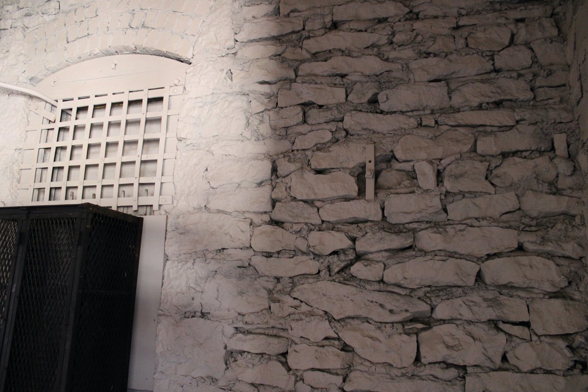 baldwincityks's tweet photo. There are at least 2 jail cells in town - or rather, 2 locations where jail cells used to be. 1 is inside the old powerplant on High St, and one is in the basement under City Hall. Obviously, they've not been used for a minute or two.
#funfriday150 https://t.co/UIVH4aUbAz