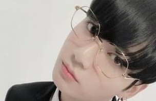 Jungkook bought the hambok especially for taehyung and they wore it matching with eo on the airport...who is doing it like them