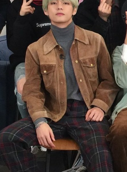 Jungkook bought the hambok especially for taehyung and they wore it matching with eo on the airport...who is doing it like them