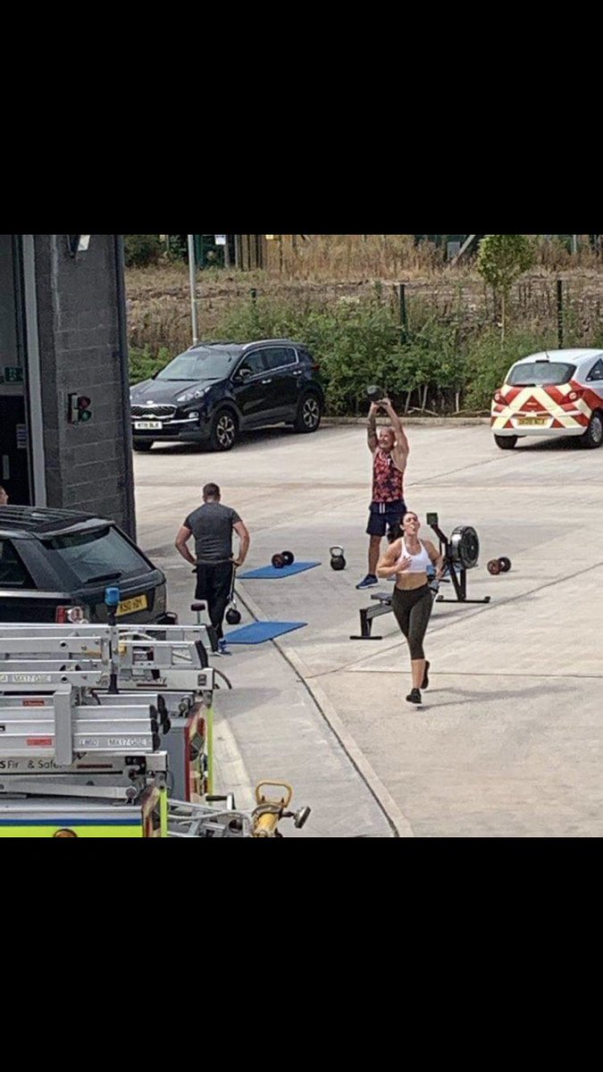 ellecropper87's tweet photo. PT was sweaty this morning!! 😆💪 https://t.co/JkMxwIULR5