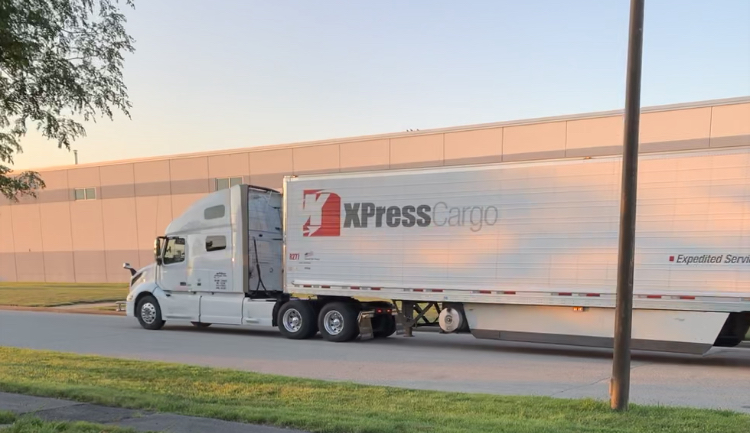 XPress_Cargo's tweet photo. Heading out to pick up my next load at the Shipper. We are temperature controlled freight specialist and that makes us a cool trucking company. #refrigeratedfreight #xpresscargo https://t.co/LuHOLLQ62q