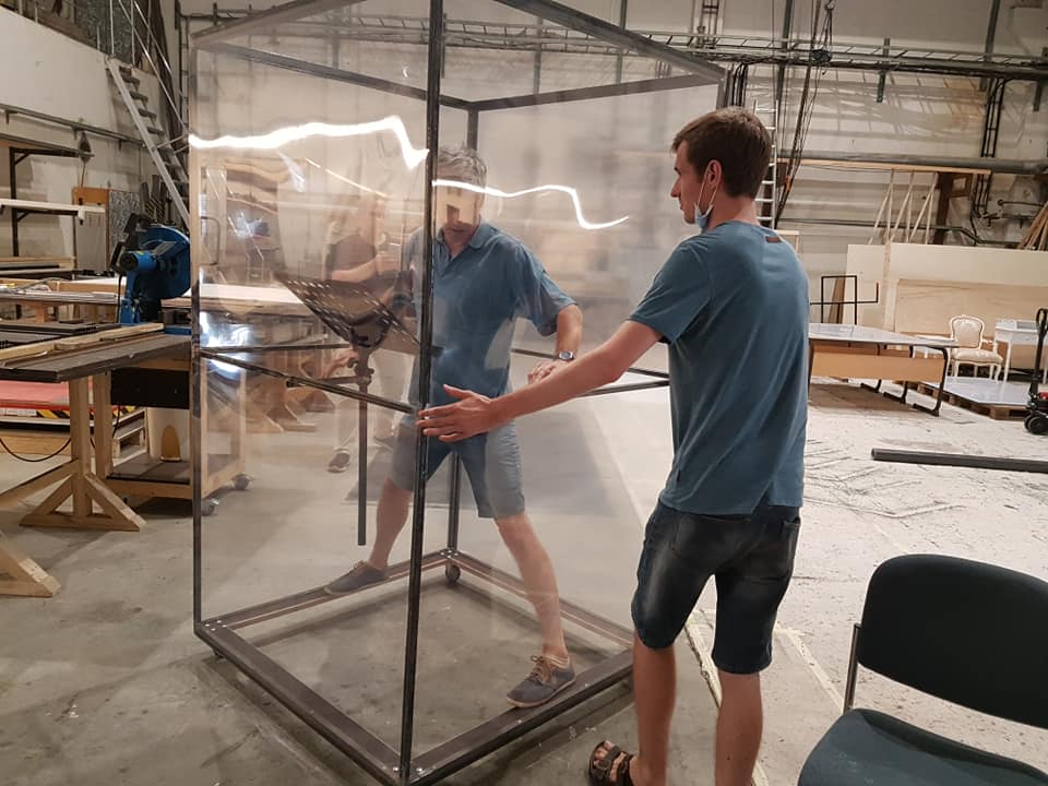 auditivvokal's tweet photo. #Schlachthof5 #Prototypbesichtigung Diese #Aerosolkabine ermöglicht einen unmittelbaren Kontakt mit dem Publikum und wird in der Inszenierung von Maxim #Didenko integraler Bestandteil. Wir freuen uns darauf!
@HELLERAU Europäisches Zentrum der Künste https://t.co/DFdPfp0Wfk