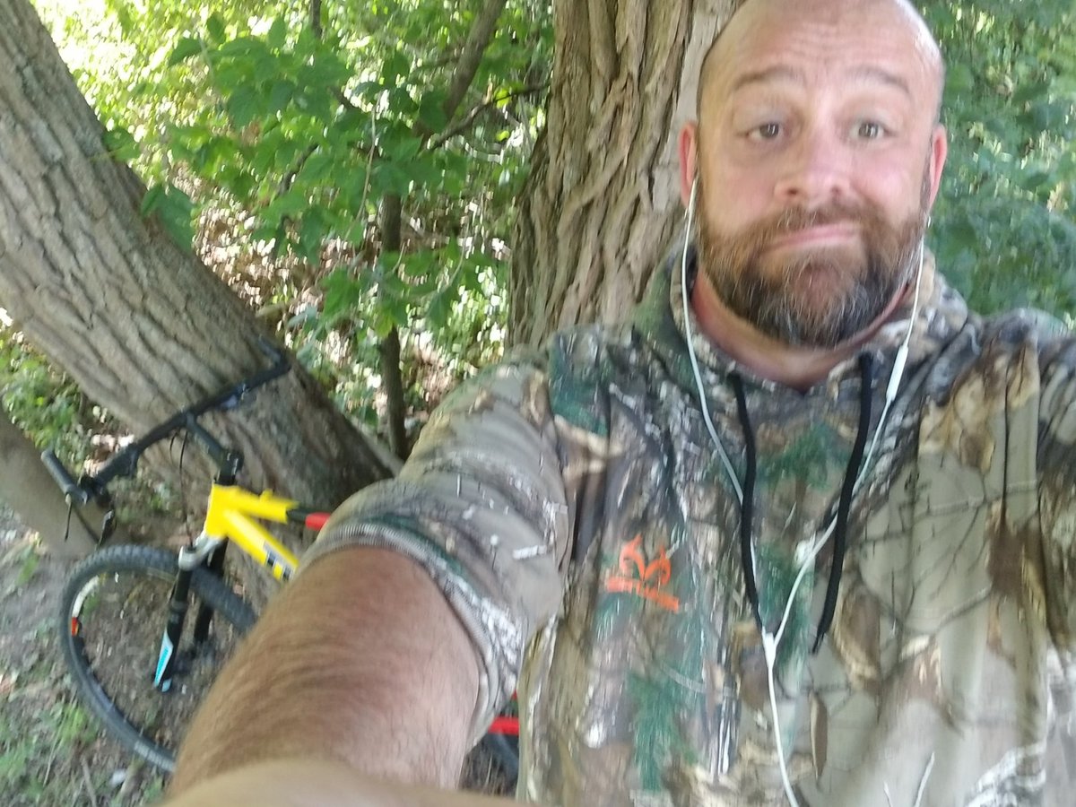 bushcrafter79's tweet photo. In honour of The Giant's first voyage in a out 6 yrs little Turbo Lover and Priest!!!!
Met a nice gal on the trail, she's gay 😢
#MTbday #mtblife #shredfest #needmycamelback
# https://t.co/RmrWx5i4X3