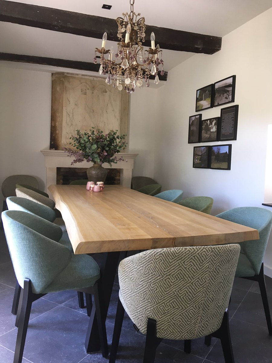 JoseHermens's tweet photo. Werkbezoek aan hoeve den Dreesch op landgoed Terworm. In dit prachtig gerestaureerde rijksmonument is het goed toeven voor de gasten van de 10-persoons vak. woning. Heerlijk koel en een bloementuin! #Terworm #Heerlen @BeaujeanVac BeaujeanVac @HotelTerworm https://t.co/yR9nntVxBJ