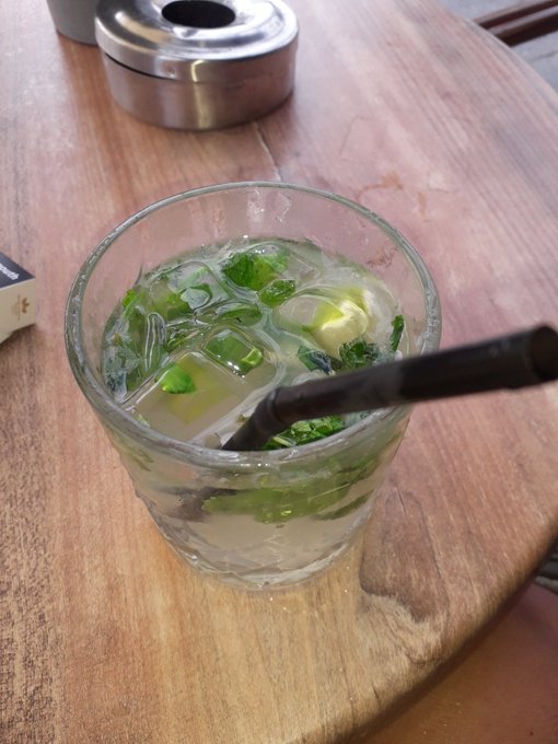 Salud ! https://t.co/wo0mGs1fDc<a href="/tag/happycaturday"class="tags"><span>#happycaturday</span></a>