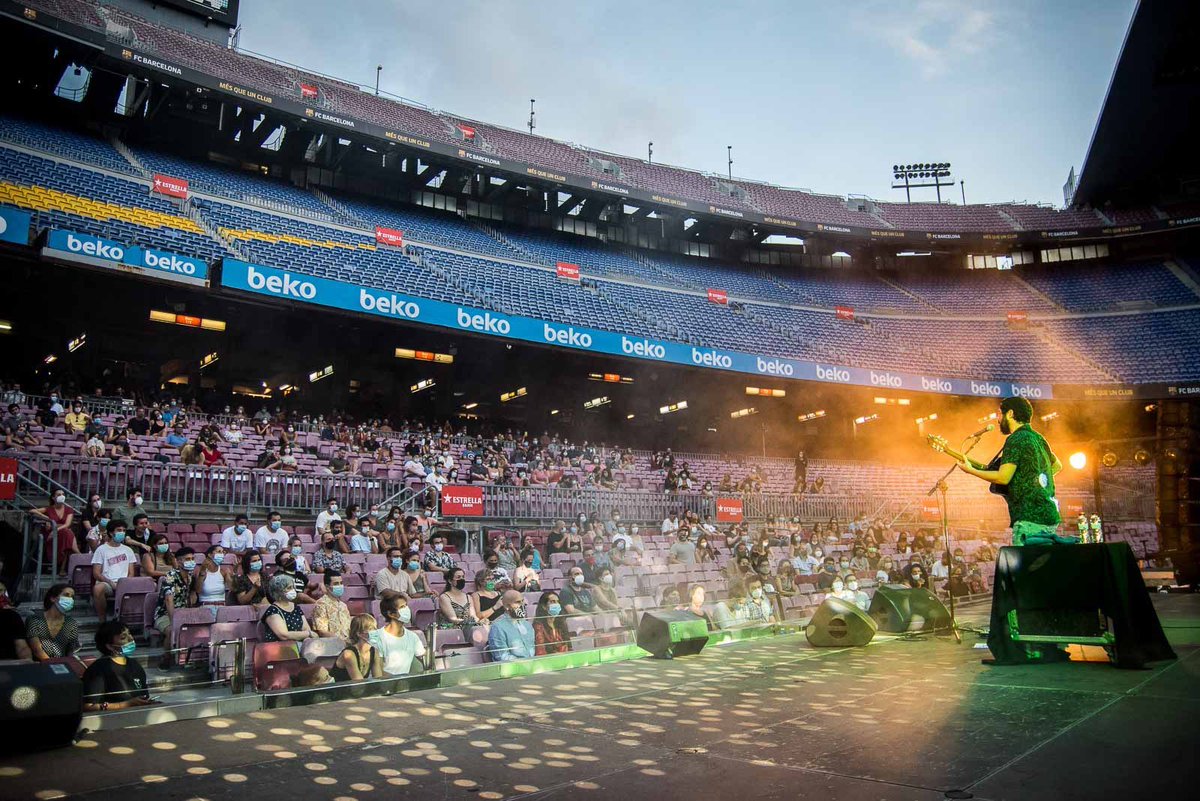 ASRphotographer's tweet photo. @SantiBalmesSoy Mira Santi @SantiBalmesSoy y el concierto de @_RufusTFirefly_ dando ejemplo y cumpliendo. Los toros no son cultura. https://t.co/gJGbyU3CFc