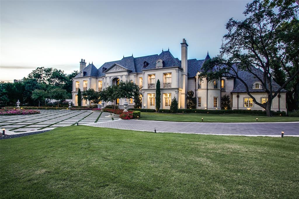 HomesusaR's tweet photo. Searching for your dream home? HomesUSA has over 1,400 active listings. 🔥 Send us a message, or call Heather at 864-941-0544 for listing details, pictures and updates. 
#juslisted #forsale #homeforsale #dallasrealestate #texas #texasrealestate #realestate #texashome #dreamhome https://t.co/C3merszyXN