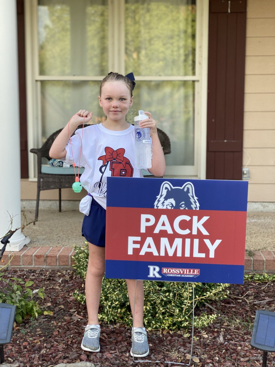Udzha123's tweet photo. So excited for Hannah! It’s her first day of 1st grade! #RCAFirstDay #ThisIsRTown https://t.co/z1tceMsKTW