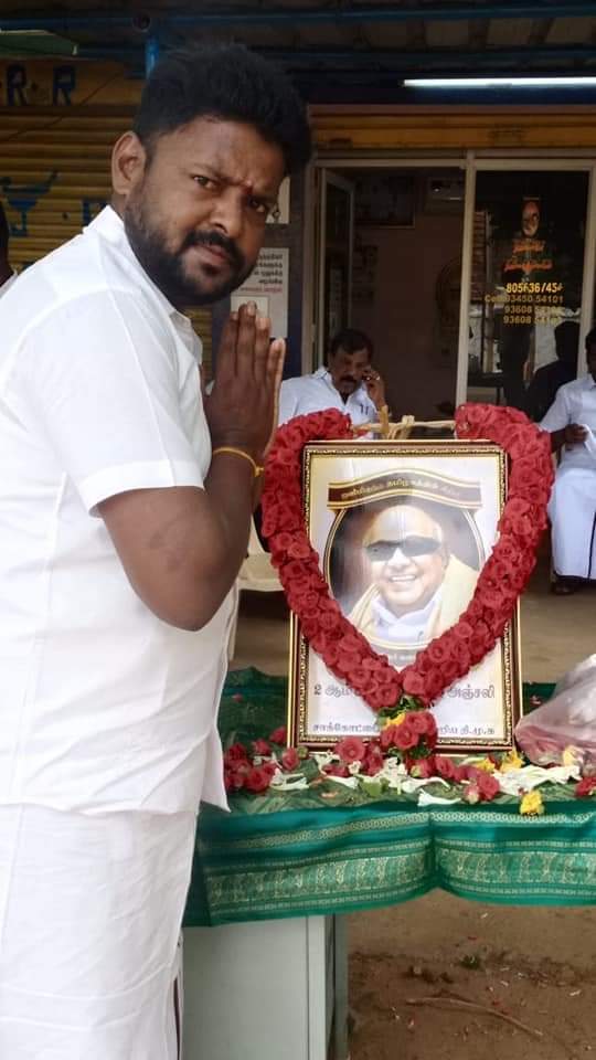 DmkNelli's tweet photo. 🖤🖤❤#திராவிட_சூரியன்🖤❤❤
                             எங்கள் 
🖤❤#ஓய்வறியா_சூரியனுக்கு🖤❤
                      
 இதய அஞ்சலி வணங்குகிறோம்🙏🙏

🙏தலைவர் #கலைஞர் புகழ் ஓங்குக🙏 https://t.co/RgLw6wd9aP
