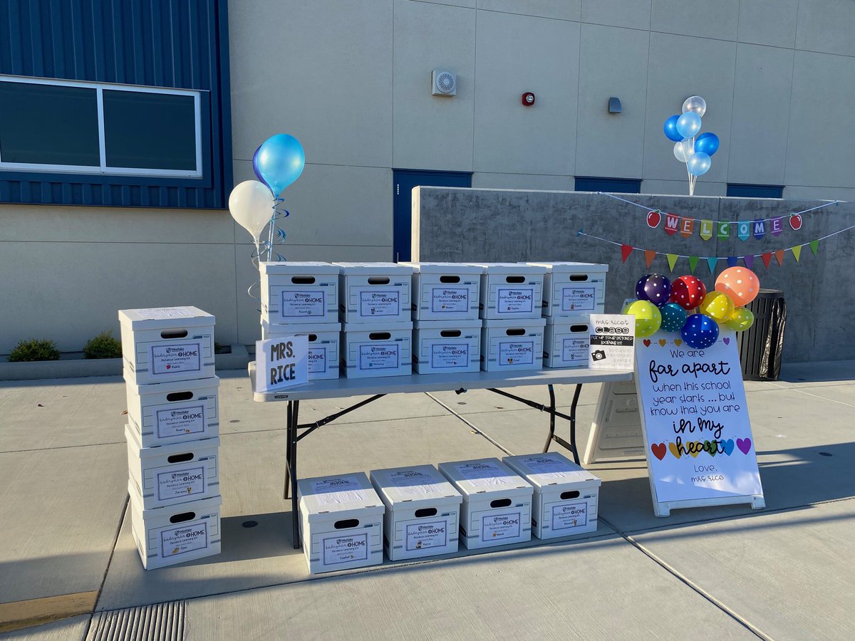 PatelLuvKinders's tweet photo. Kinder families... we welcome you!!! Remember to pick up your Distance Learning Kits today and take a special picture of your Kinder kiddo in front of the sign! 💗 https://t.co/OMJWf9huvt