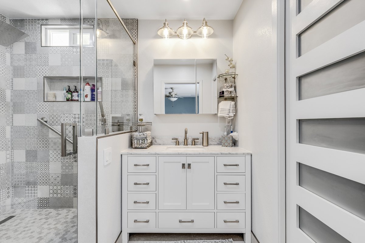b_b_builders_sj's tweet photo. You can trust Brother &amp; Brother Builders to build it right the first time. No matter where you live in the Bay, let us turn your dream home into a reality. #BathroomRemodel #FullRoomAddition #BathroomRemodelSanJose https://t.co/6YCuiQg5YV https://t.co/cszSOySab3
