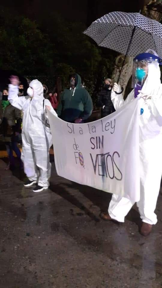 Hoy se cumple el plazo para la reglamentación de la Ley de Fibrosis quística, ayer un grupo de personas se juntaron en la quinta de Olivos para pedirle al presidente <a href="/alferdez/">Alberto Fernández</a> que no vete parte de los artículos 5,6,7 y 13
#noalvetobeto
#leydefqsincambios
#discapacidadinvisible