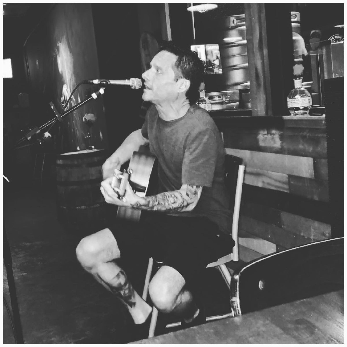 JaxCraftBeer's tweet photo. Itโs finally Friday!! ๐ Tonightโs Parking Lot Concert features Henry Lawrence! ๐ถ ๐ธShow starts at 7:30.
Chop it Charlieโs will be here serving up dinner! ๐ฅ ๐
Open at 3!
#jaxcraftbeer #32taps #supportlocal #supportlocaljax #livemusic #livenusicjax https://t.co/5QMJBt5O2R