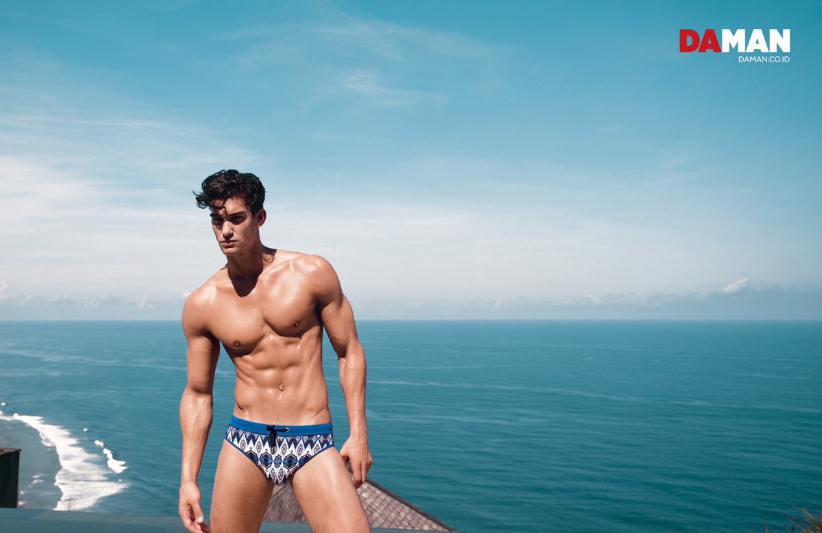 DAMAN_Magazine's tweet photo. #FlashbackFriday to the last summer days in Bali in 2015 with @KaylanMorganOne. Revisit his feature on https://t.co/8TFSVwwQoG. https://t.co/eCWz2YR9aD
_⠀
Photography Ronald Liem ⠀
_⠀
#KaylanMorgan
#Bali
#StayHomeWithDAMAN https://t.co/FutrJSavK0
