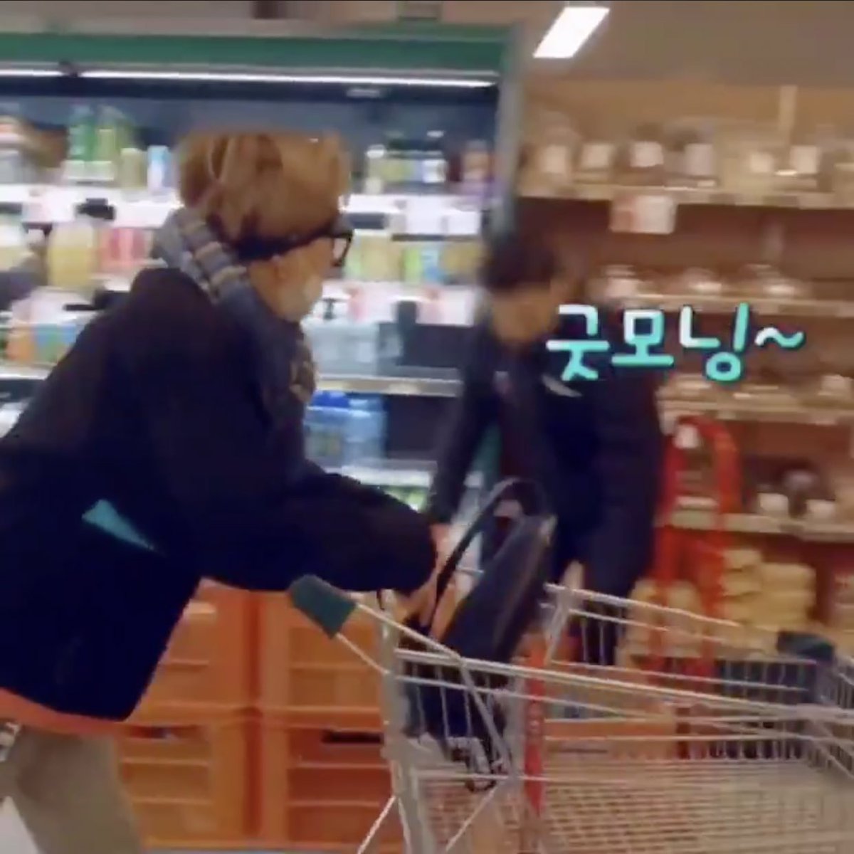 ahemyg's tweet photo. husband material yoongi - a thread https://t.co/qcYTwxN5YK
