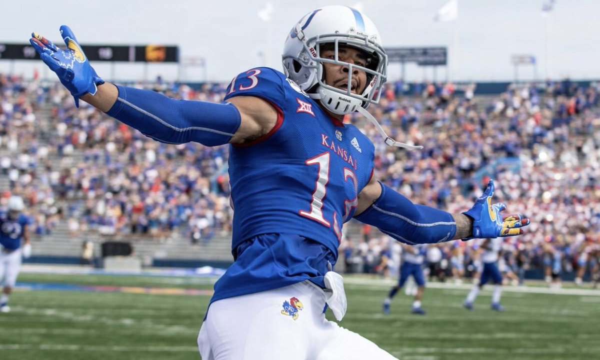 d1highlights's tweet photo. 🚨BREAKING🚨
News out of Memphis this morning, 2022 ATH @DCH__2 has been offered by @Big12Conference powerhouse @KU_Football ‼️🔴⚪️🔵🔴⚪️🔵
@J3MTraining @Ran4UT @DecarloWoodmore @JPrince30 @RN_JK808 #j3mtraining #d1highlightsprepnews https://t.co/cmjA7xIsSW