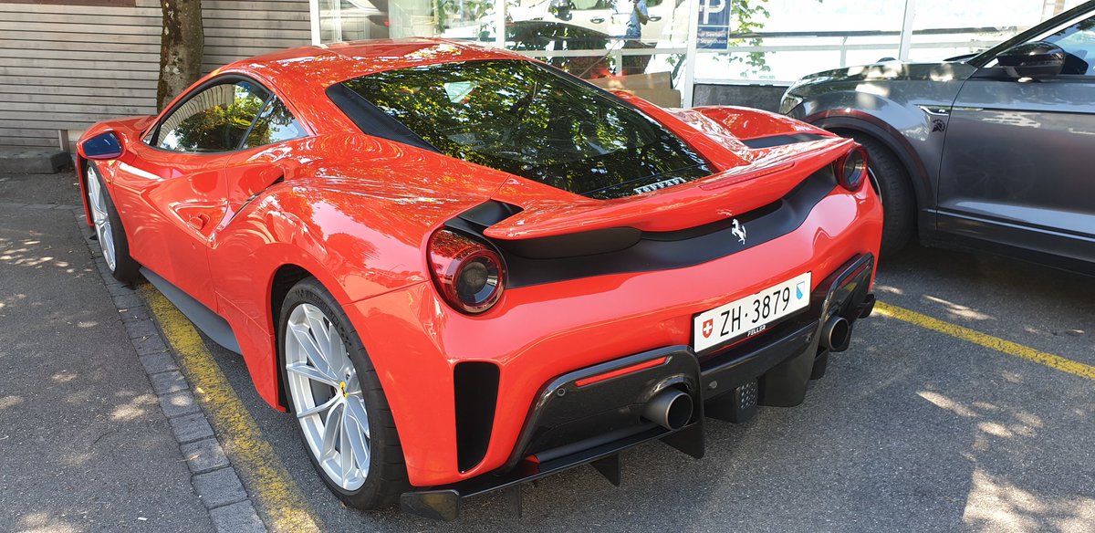 GldCoastclassic's tweet photo. Obligatory Ferrari 488 Pista pic's from some car spotting at lunch https://t.co/7m4vENidCl