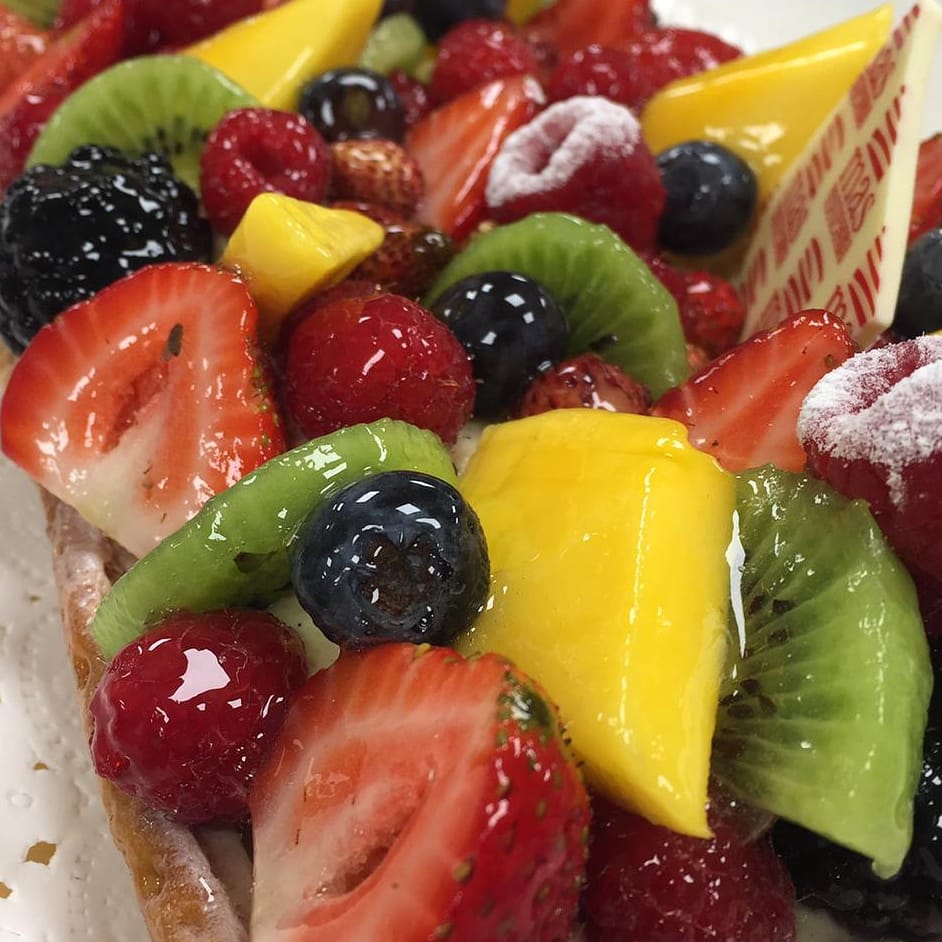 MasPastissers's tweet photo. Hi ha alguna cosa tan natural, bona i refrescant com un bon pastís de fruita natural de "Mas" per les postres o per berenar?

Comenceu a gaudir del cap de setmana amb les Delicatessens de Mas Pastissers.

També el tenim en format individual els nostres pastissos de fruites. https://t.co/XvuVACSFvU