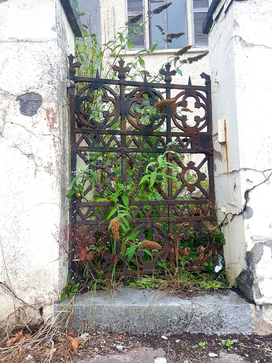 & another vacant building in Cork city centre someone's home lying empty, unloved, slowly decayingwe really need to tackle affordable housing & dereliction across Ireland  #homelessness  #housingforall  #pfg