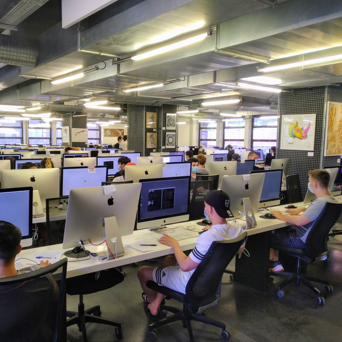 42born2code's tweet photo. Il a fait chaud cette semaine... et ça continue de bouillonner dans le cerveau de nos candidates et candidats de la piscine d'août pour leur premier examen machine ! Bon courage à vous ! https://t.co/IhrKpG5SLP