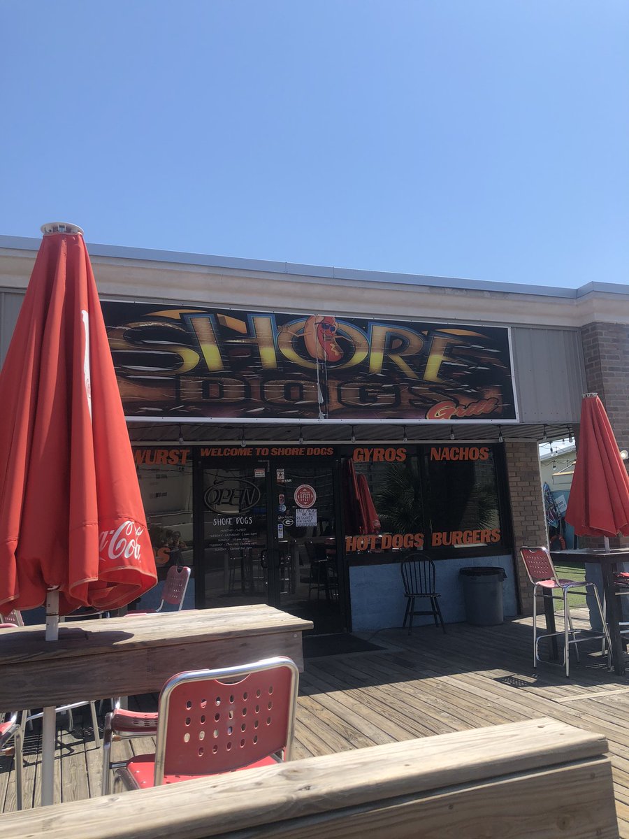 DanielCummins3's tweet photo. Lunchtime @JeremiahBuoni @nillythesquid @KirkMedas @codibutts @FloribamaShore @aimeehall1001 @pimpfrydrice @GusSmyrnios #shoredog #pcb @Farrahcummins https://t.co/aKofe0onn0