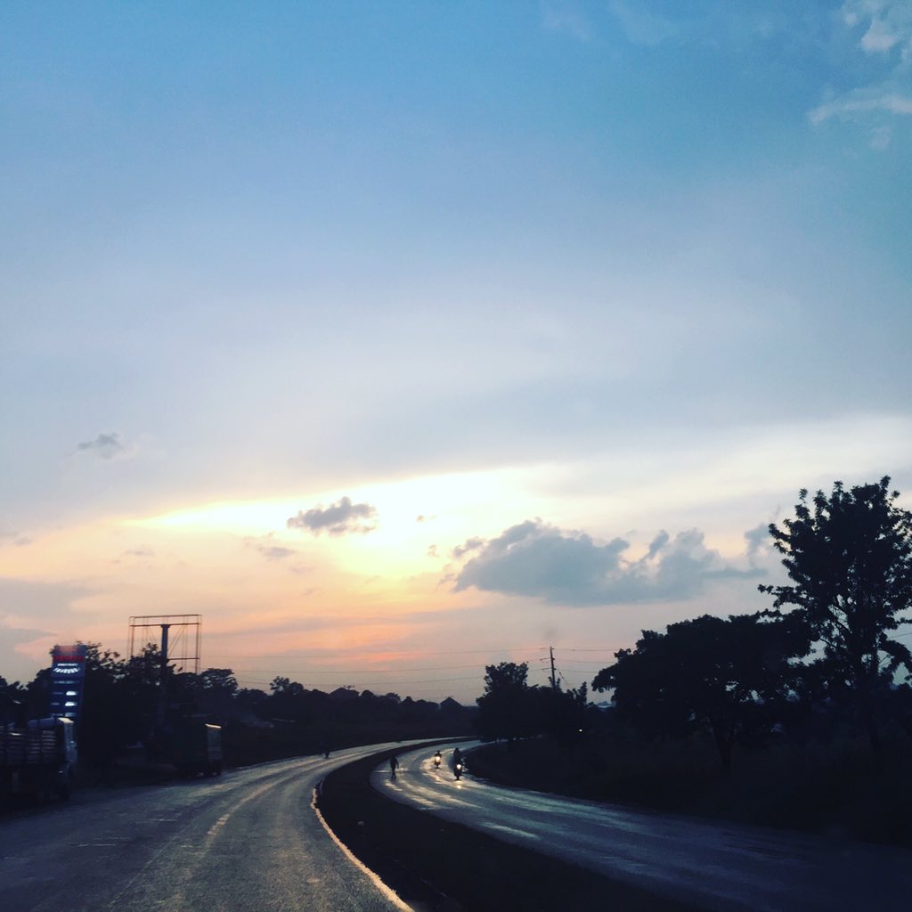 Novine_Farm's tweet photo. #FridayShots
Sunsets are like cows. Each one has its unique beauty
#HomeComing https://t.co/ePAyDEBWcY