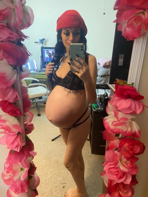 In case you're too lazy to click the instagram link: @NessaLovesUMore is pregnant with twins, don't miss