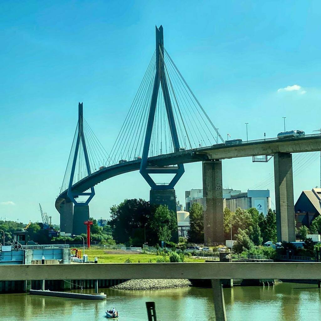 JokeTravel's tweet photo. Fijn weekend
🇩🇪 
🇩🇪 
🇩🇪 
#hamburg #deutschland #deutschland🇩🇪 #bridge #bridges #bridgesofinstagram #bridges_of_our_world #megaconstruction #kunstwerk #brug #traveltheworld #travelphotography #weekendvibes #prettigweekend #joketravel #amazingplaces #amazi… https://t.co/GKaMwrDdXD https://t.co/Gt0TBBJdgC