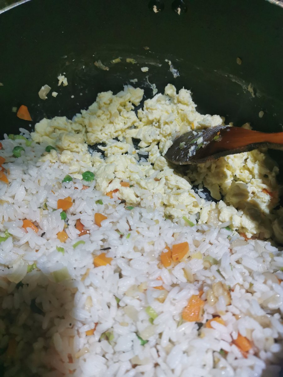 isrough's tweet photo. I think I need a bigger skillet. #Fridinner https://t.co/vZSn7b7aal