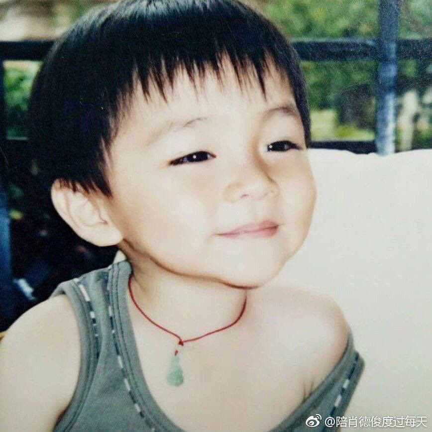 for an infant, he really loves to smile a lot. baby dejun is a happy kiddo!   #HAPPYXIAOJUNDAY #肖俊0808生日快乐