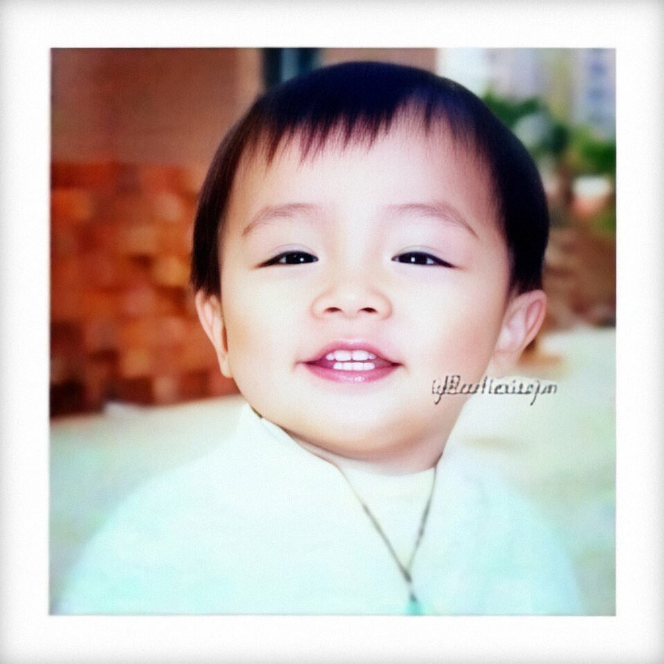 for an infant, he really loves to smile a lot. baby dejun is a happy kiddo!   #HAPPYXIAOJUNDAY #肖俊0808生日快乐