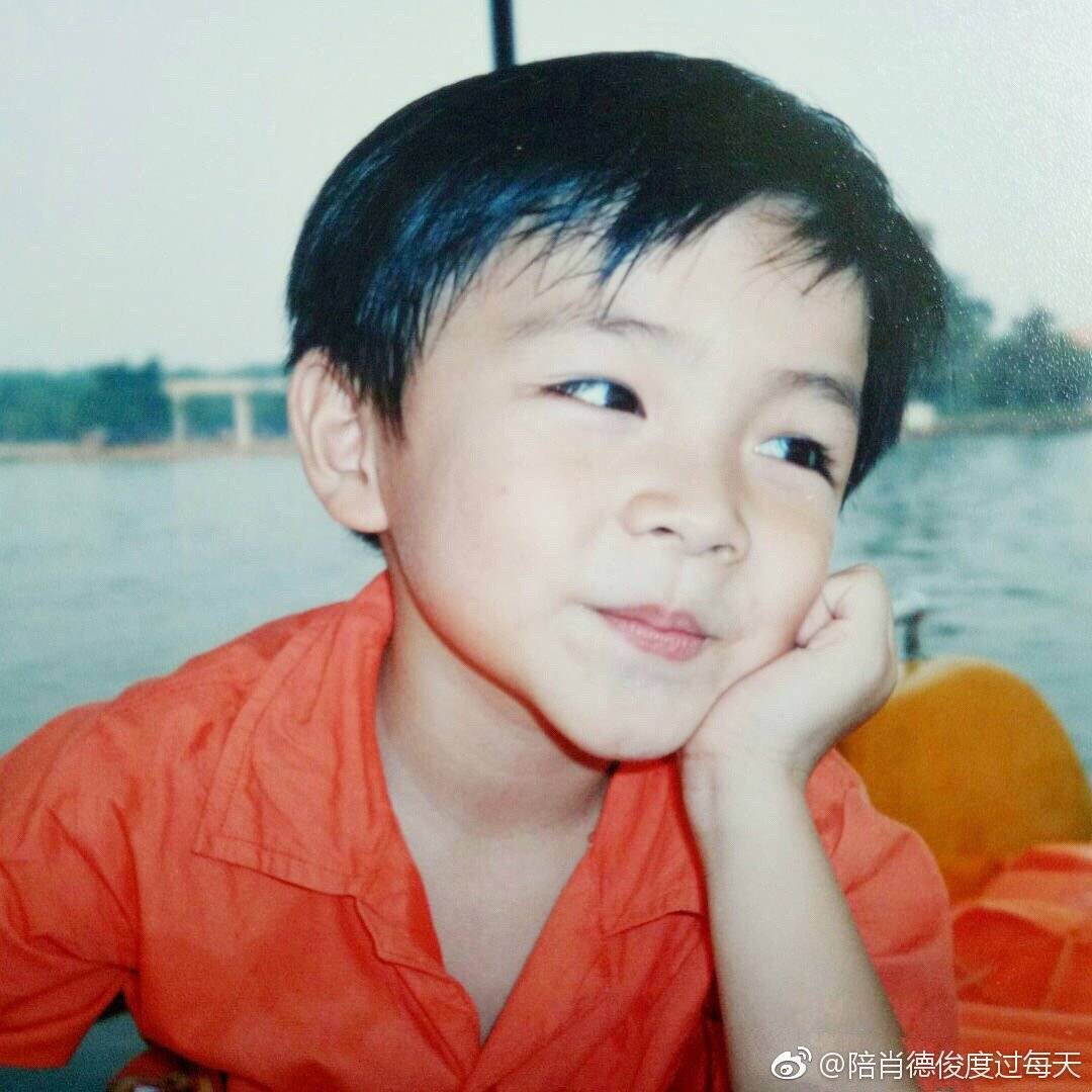 as he grows up, he starts to look more and more handsome! this proves that xiaojun is already a visual prince ever since   #HAPPYXIAOJUNDAY #肖俊0808生日快乐
