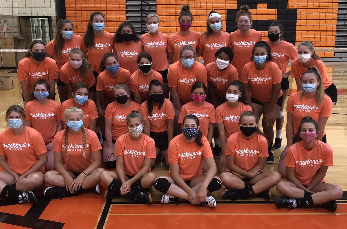 SwainCarlie's tweet photo. CAR WASH  🧼 🧽      
•10-12 TOMORROW August 8th
•At Ohio Health (45 Amberwood Parkway by Walmart) 
• Come support your favorite volleyball girls! 💕☺️ https://t.co/CkBCeceBjv