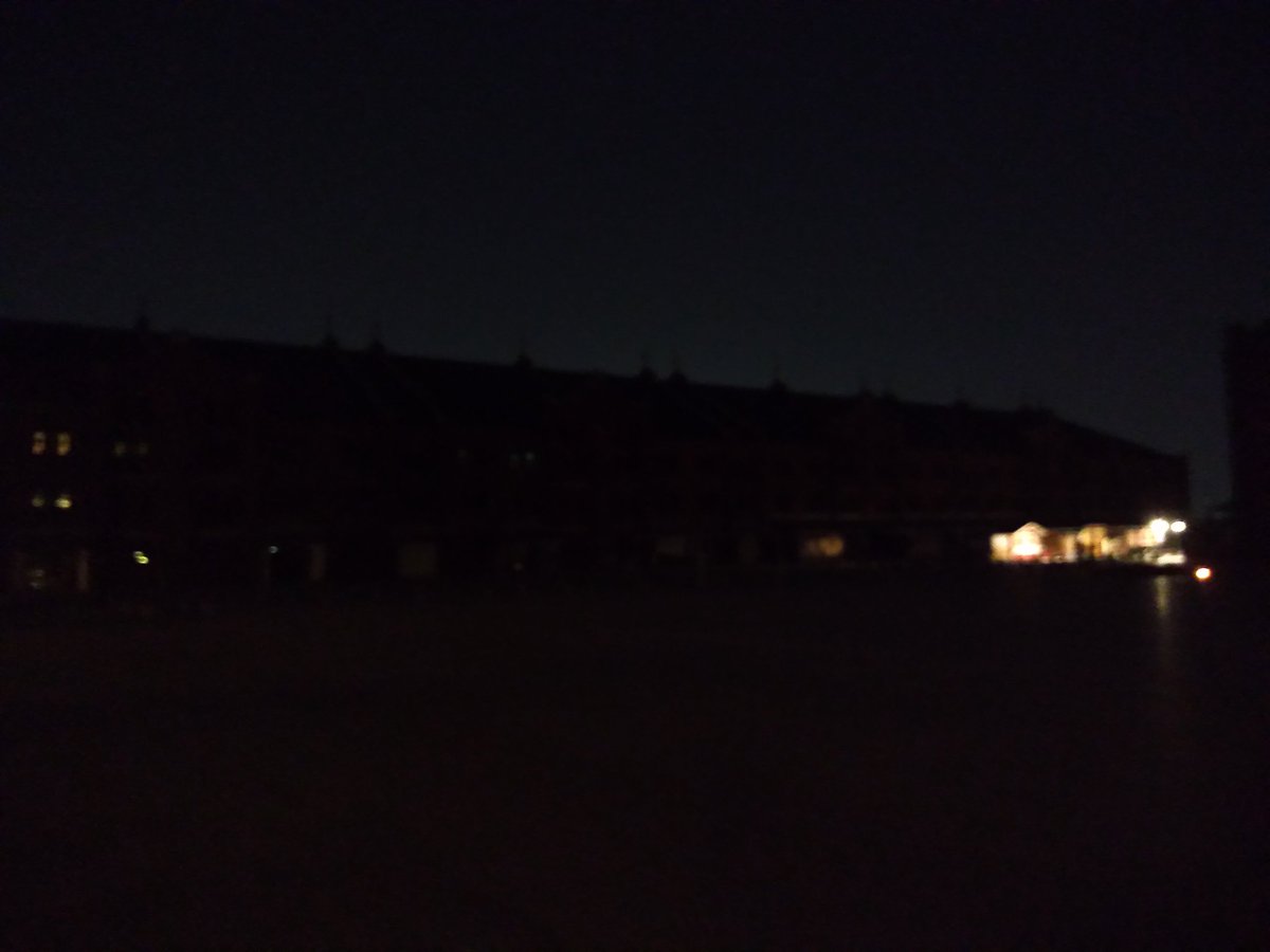 カオルラ در توییتر 赤レンガ倉庫 暗い