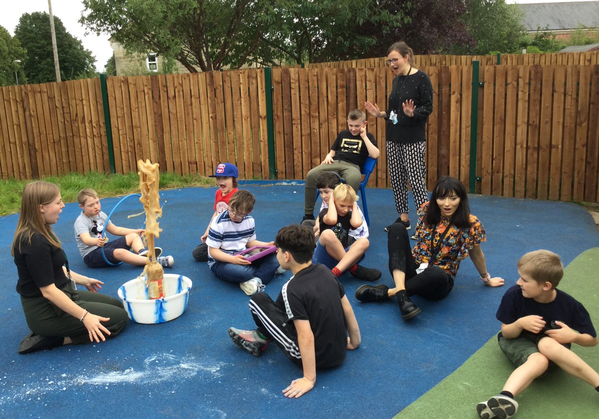 Thanks a million to West Oaks Play scheme  Manager Katie Hurley and the 44 staff who have provided an awesome experience for 71 of our pupils this week + the 10 new starters who joined us on Wednesday. Great support from@LeedsCommFound to make this happen. 
#HealthyHolidaysLeeds