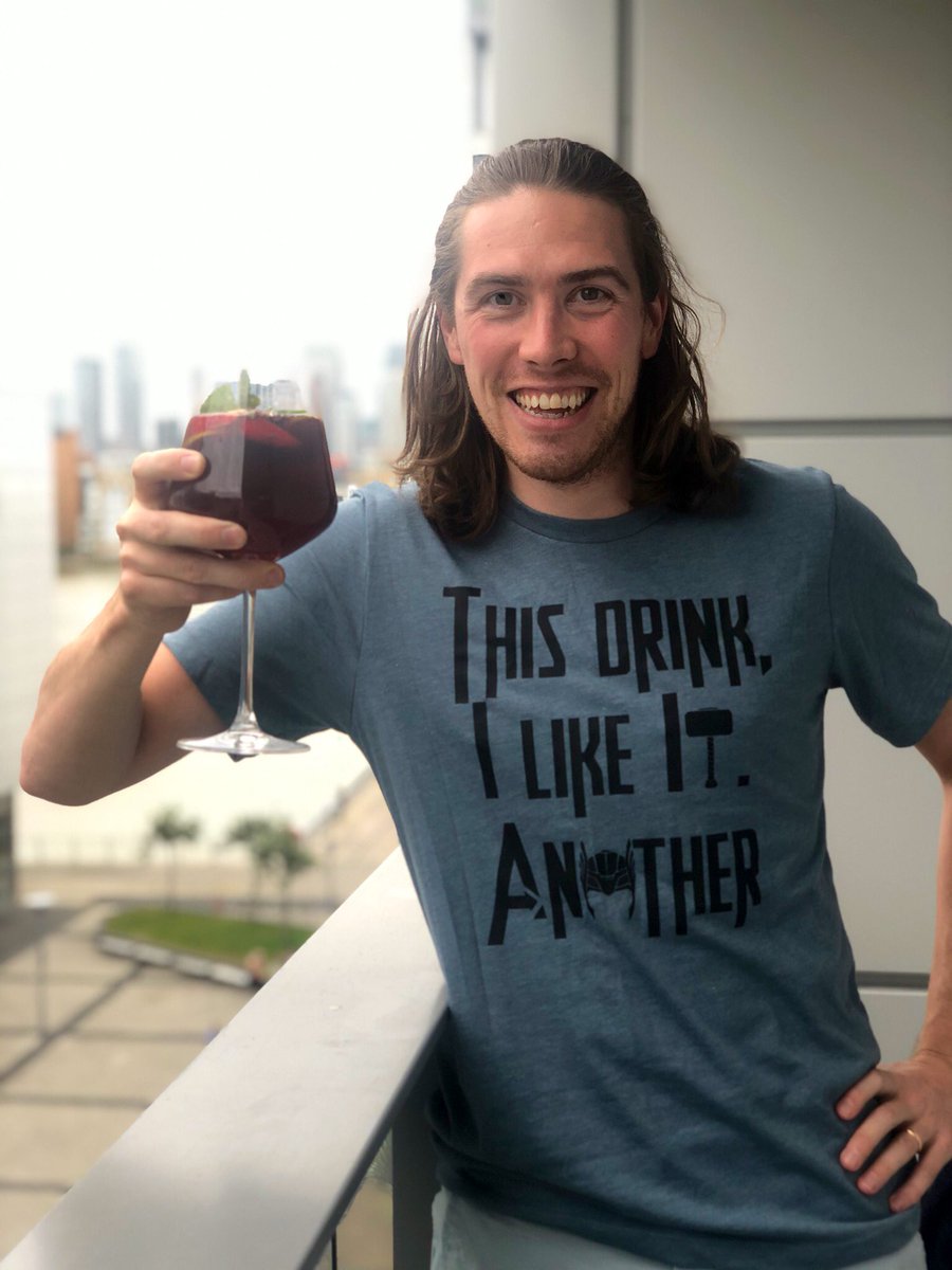 Moosemanjim's tweet photo. @chrishemsworth cheers! https://t.co/bsIhIgveAp