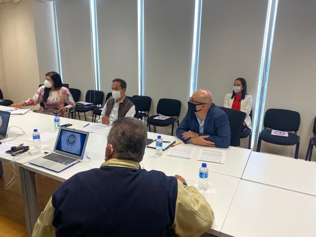 ricardoaguilarc's tweet photo. Reunión en la CDMX en la SCT Federal, con funcionarios de la Agencia Federal de Aviación Civil y los Representantes del Frente Común Regional ANTI AVIONETAS EdoMex, Hidalgo y Querétaro. Más tarde le informo los acuerdos!!! https://t.co/5qiYHsE1HL
