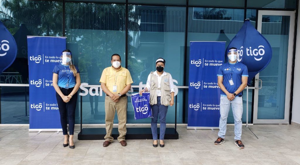 COHEPHonduras's tweet photo. En el marco de la emergencia COVID-19, @tigohn demuestra su solidaridad con el país entregando dispositivos móviles y planes corporativos en Teg. y SPS, para brindar llamadas de voz, mensajes de texto e internet, entre las diferentes salas Covid-19.
#NosLevantaremos https://t.co/0kLOH0T9dX