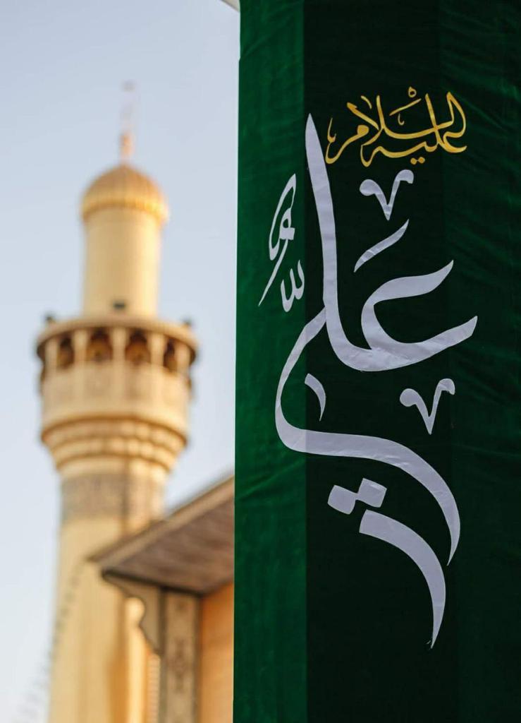 فَقالَ وَالْمَلأُ اَمامَهُ: مَنْ كُنْتُ مَوْلاهُ فَعَلِيٌّ مولاه