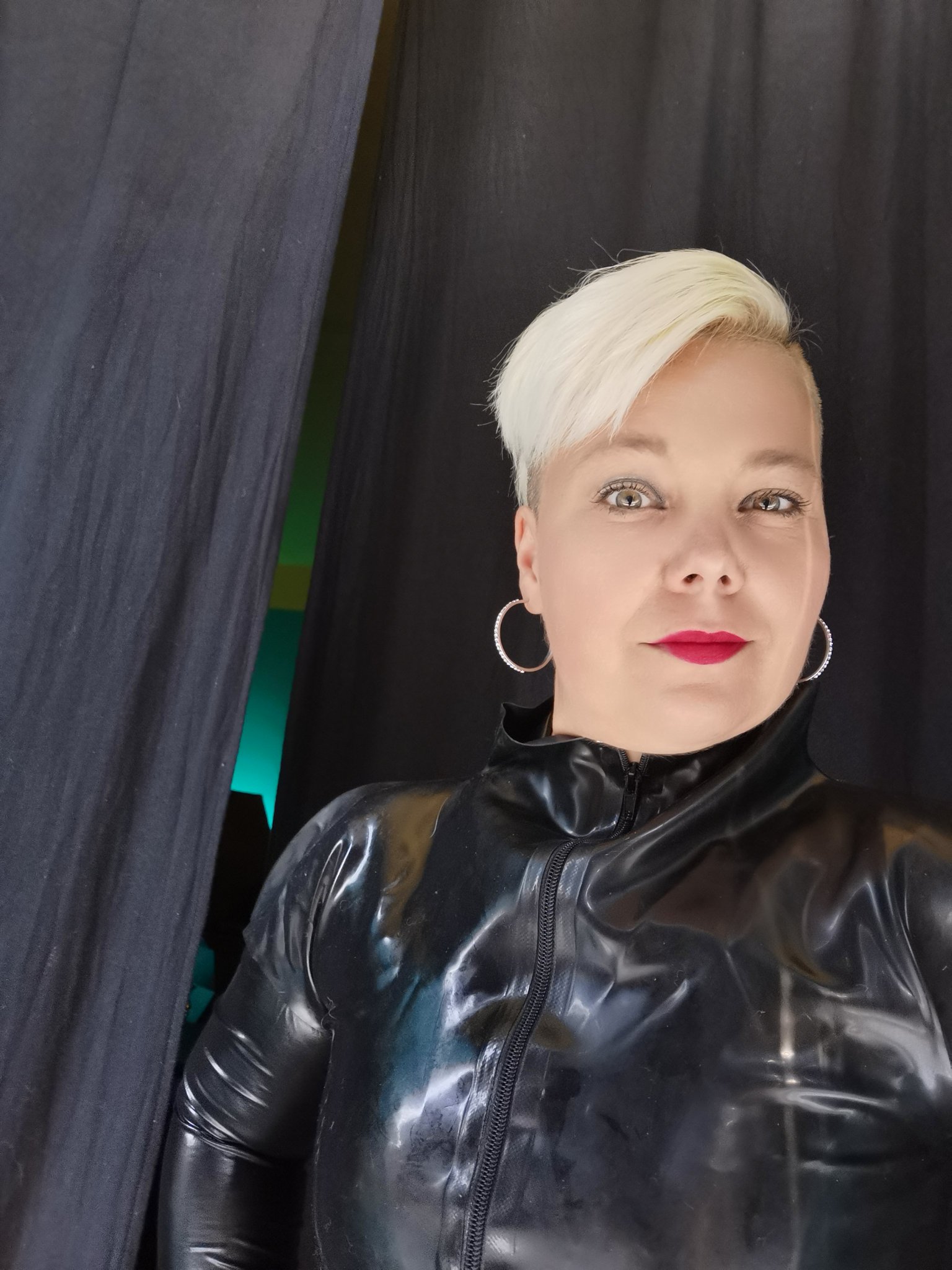 Tw Pornstars Domina Lady Susan Twitter Rubber Wetlook Leather All A Fetishist Needs To See