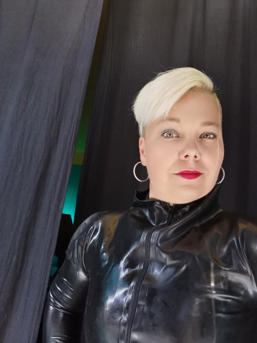 Rubber Wetlook  Leather  All a fetishist needs to see... https://t.co/lrKqaJN0KN<a href="/tag/bdsm"class="tags"><span>#bdsm</span></a><a href="/tag/slave"class="tags"><span>#slave</span></a><a href="/tag/mistress"class="tags"><span>#mistress</span></a><a href="/tag/bondage"class="tags"><span>#bondage</span></a><a href="/tag/handcuffs"class="tags"><span>#handcuffs</span></a><a href="/tag/domination"class="tags"><span>#domination</span></a>