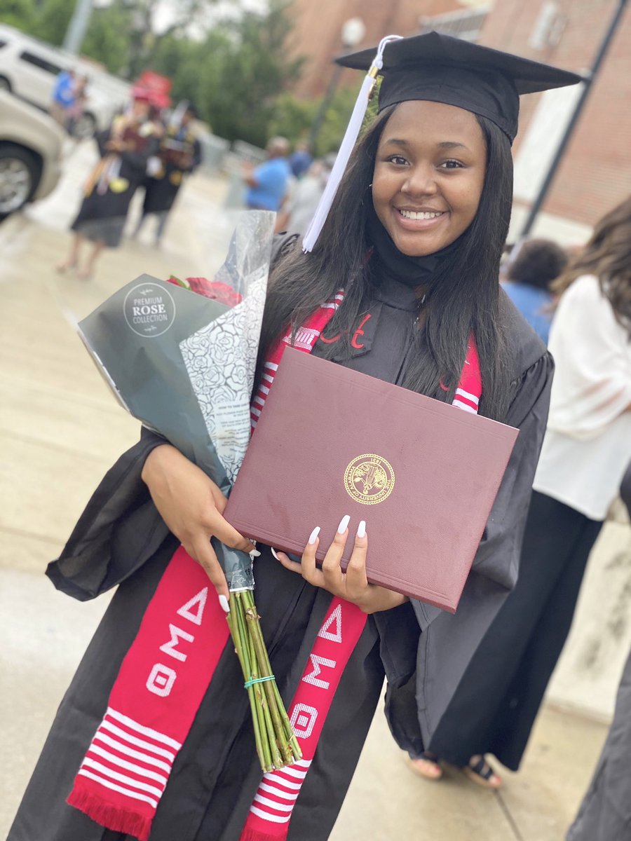 LZDivas's tweet photo. Alexus “Premium” Schley graduated from the College of Arts and Sciences with a BS in Biology! 🎓📚🔥Alexus plans to take a gap year and pursue jobs in the medical field! 👩🏾‍⚕️👏🏾After her gap year she plans on obtaining a Master’s degree in Bioinformatics!🥰❤️🤩 #LZGRADSZN https://t.co/FUNOq2GioP