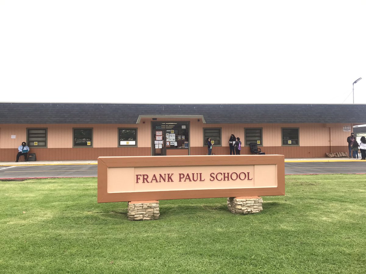 frankpaulriders's tweet photo. Student material pick day 3. Drive thru style for social distancing. Thank you teachers! #riderpride @AlisalUSD @MaextraLilia #alisalfuerte https://t.co/sDZNHjNXV9