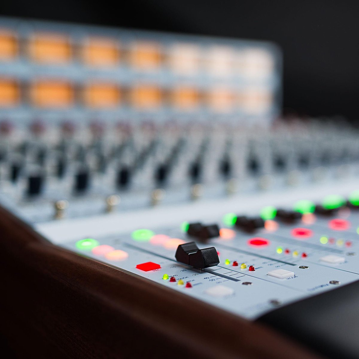 Rupert_Neve's tweet image. Happy #FaderFriday from our faders to yours! 🎚