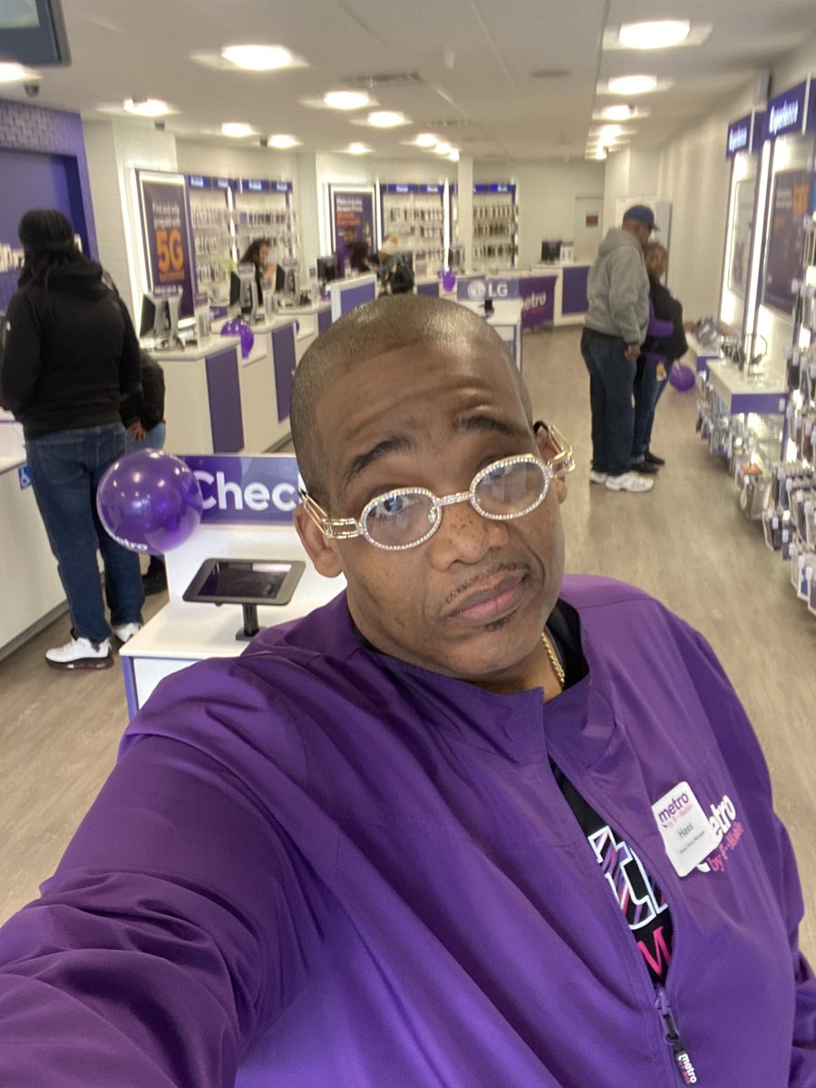 Hassan Clark (@pasthass1) on Twitter photo Super great visit in 🧱 City today with VP <a href="/meganpanicucci/">Megan Panicucci</a> & Director <a href="/MichaelZukowsky/">Michael Zukowsky</a> Zook!! My boss <a href="/joegiannone1018/">Joe Giannone</a> and Magenta DM <a href="/akinch1979/">aaron</a> <a href="/nehleeh/">Nelly R.</a> Thanks for stopping by & always being supportive!! #SocialDistancing #fridaymorning #TheNewT-mobile <a href="/MetroByTMobile/">Metro by T-Mobile</a> <a href="/TMobile/">T-Mobile</a> Super great visit in 🧱 City today with VP <a href="/meganpanicucci/">Megan Panicucci</a> & Director <a href="/MichaelZukowsky/">Michael Zukowsky</a> Zook!! My boss <a href="/joegiannone1018/">Joe Giannone</a> and Magenta DM <a href="/akinch1979/">aaron</a> <a href="/nehleeh/">Nelly R.</a> Thanks for stopping by & always being supportive!! #SocialDistancing #fridaymorning #TheNewT-mobile <a href="/MetroByTMobile/">Metro by T-Mobile</a> <a href="/TMobile/">T-Mobile</a>